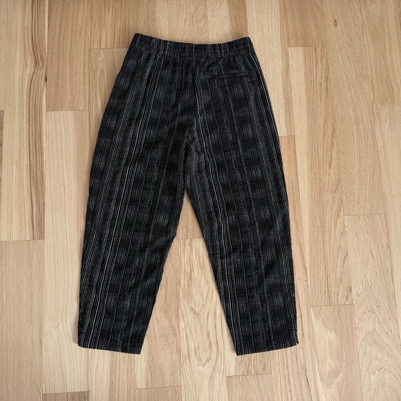 Athleta Arrival Crop Striped Balloon pants Size 8 Zipper Pockets - Picture 13 of 14